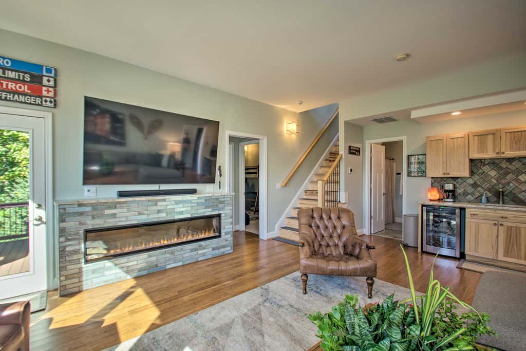 Grand Chalet w/ Hot Tub -  Near Wintergreen Resort