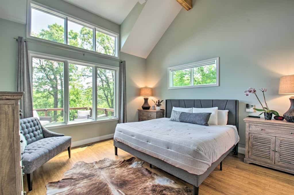 Grand Chalet w/ Hot Tub -  Near Wintergreen Resort