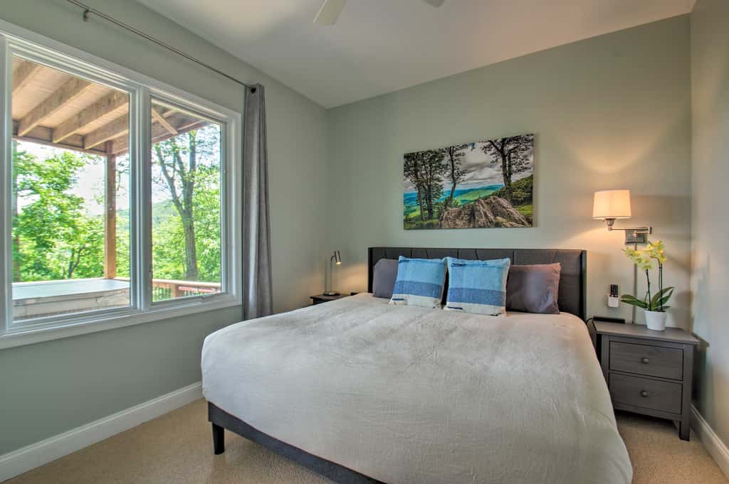 Grand Chalet w/ Hot Tub -  Near Wintergreen Resort