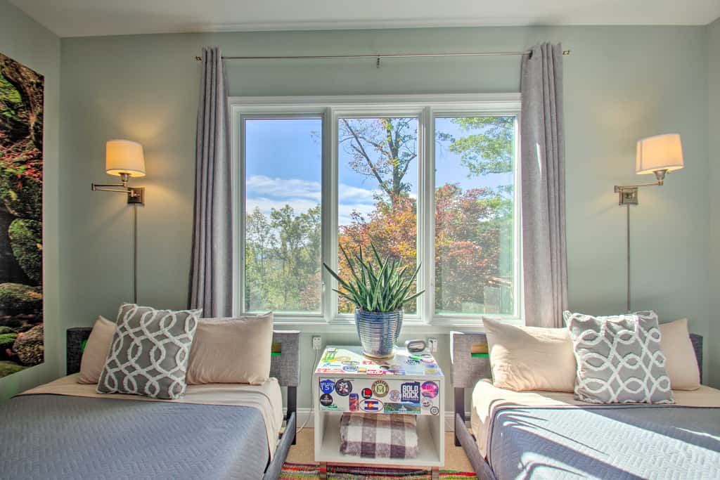 Grand Chalet w/ Hot Tub -  Near Wintergreen Resort