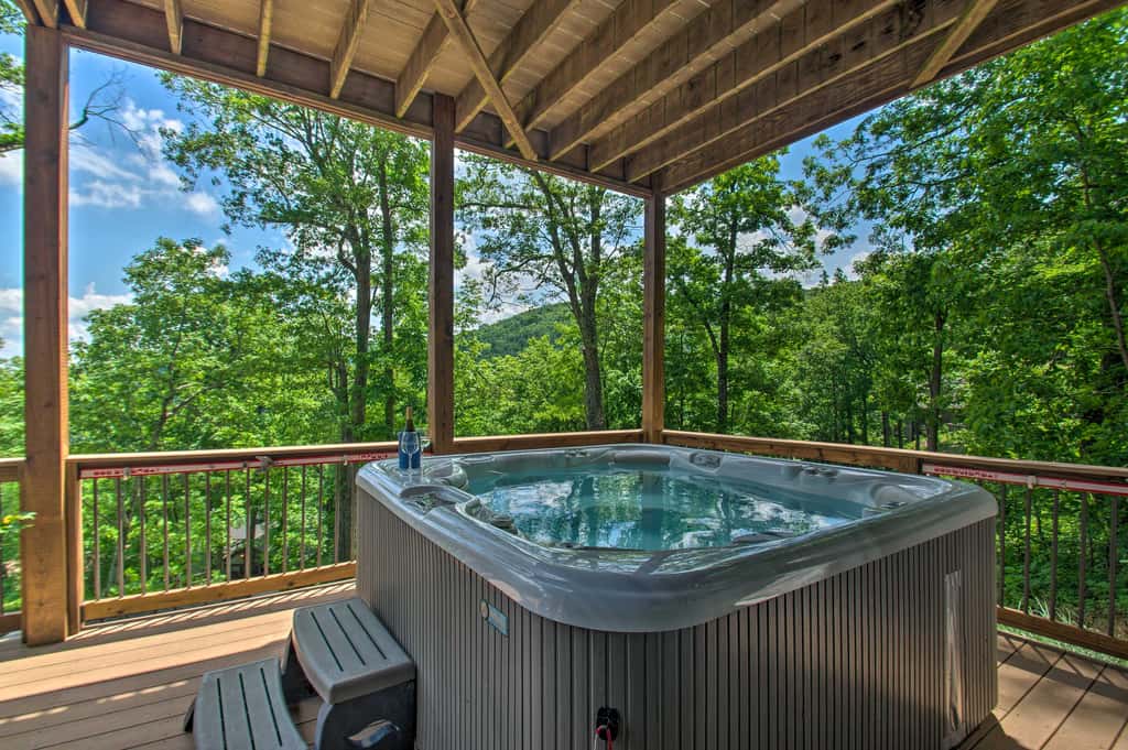 Grand Chalet w/ Hot Tub -  Near Wintergreen Resort