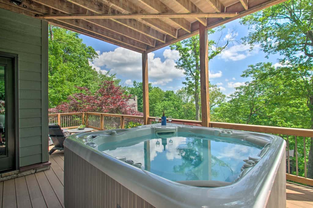 Grand Chalet w/ Hot Tub -  Near Wintergreen Resort
