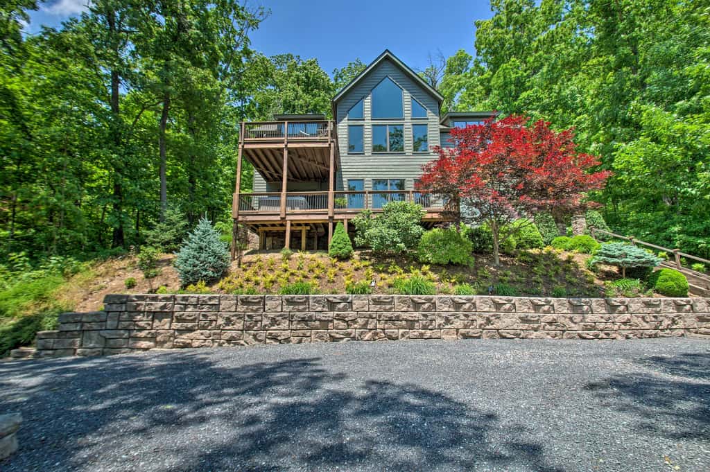 Grand Chalet w/ Hot Tub -  Near Wintergreen Resort