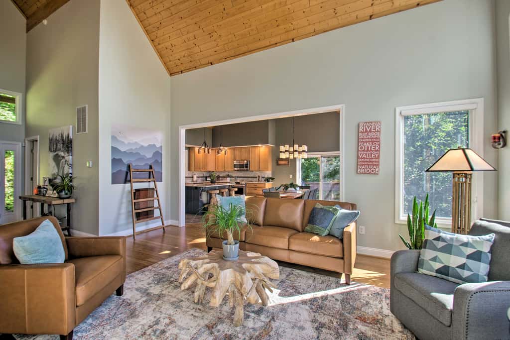 Grand Chalet w/ Hot Tub -  Near Wintergreen Resort