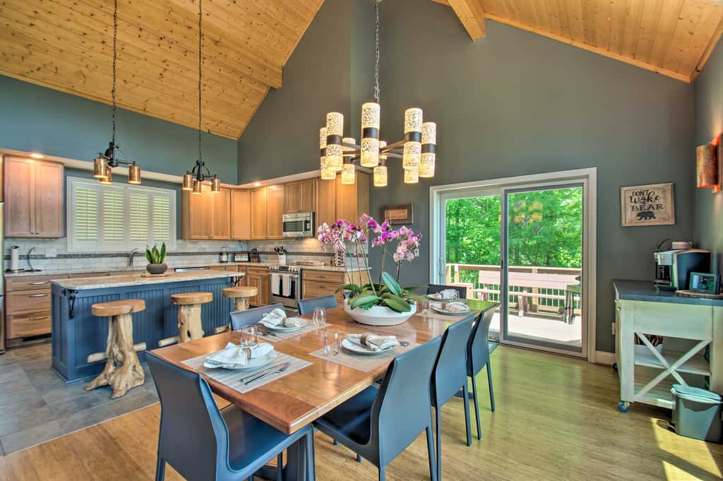 Grand Chalet w/ Hot Tub -  Near Wintergreen Resort