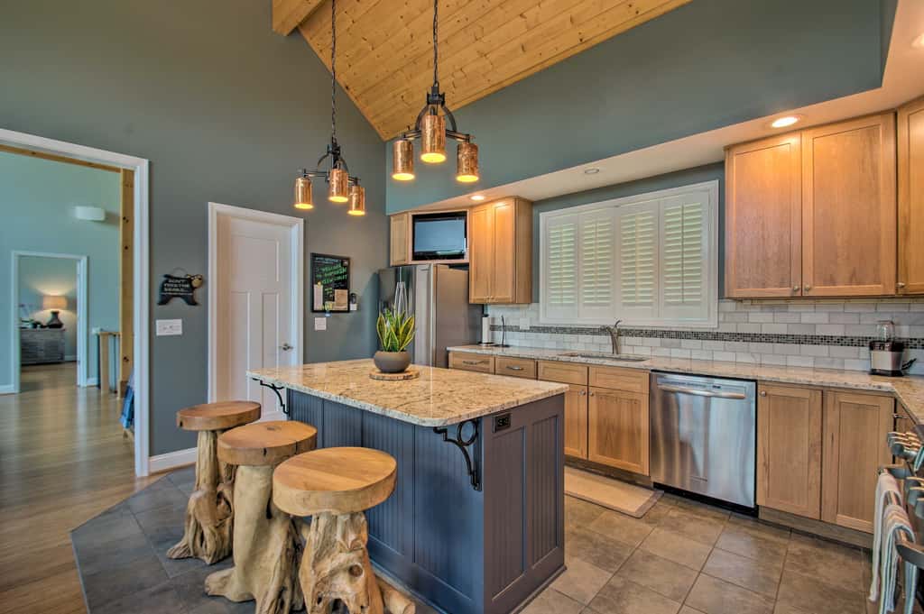 Grand Chalet w/ Hot Tub -  Near Wintergreen Resort