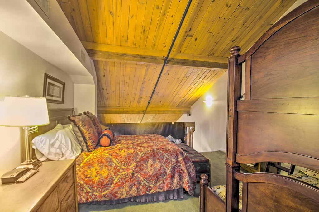 Snug Wintergreen Resort Studio: Ski In & Out!