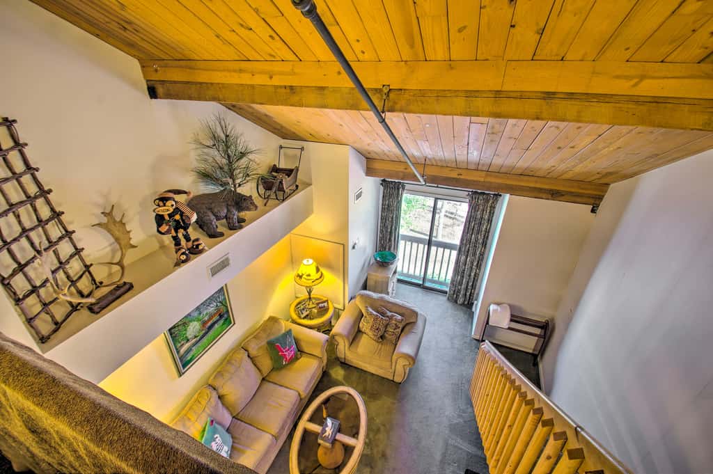 Snug Wintergreen Resort Studio: Ski In & Out!