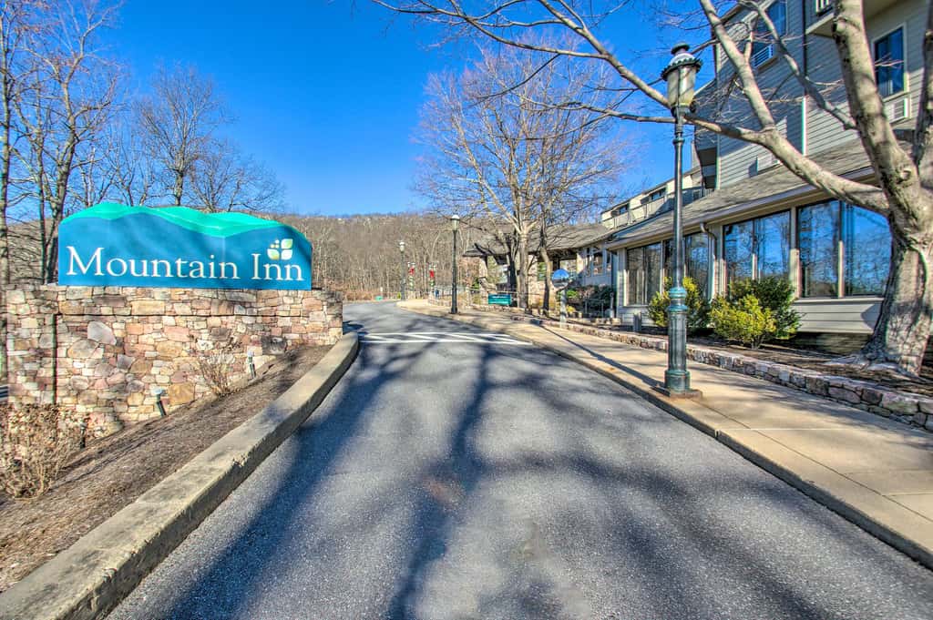 Snug Wintergreen Resort Studio: Ski In & Out!
