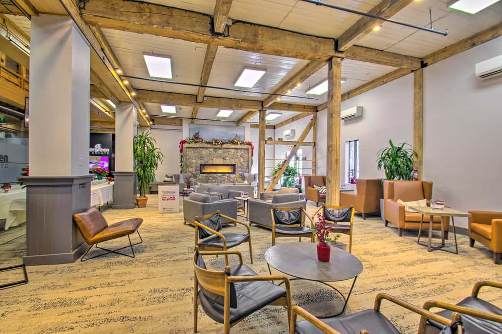 Snug Wintergreen Resort Studio: Ski In & Out!