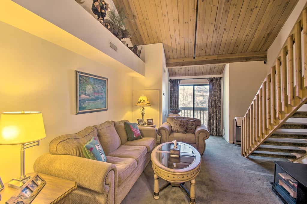 Snug Wintergreen Resort Studio: Ski In & Out!