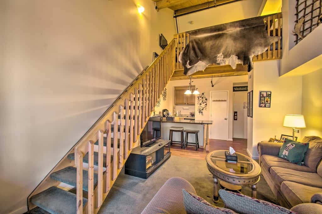 Snug Wintergreen Resort Studio: Ski In & Out!