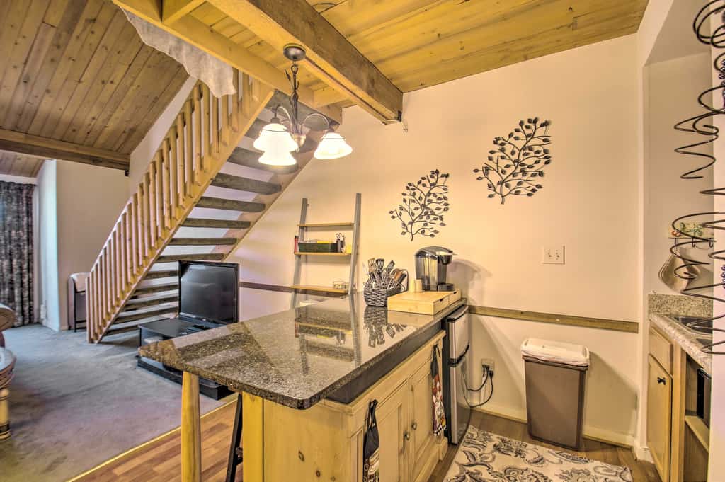 Snug Wintergreen Resort Studio: Ski In & Out!