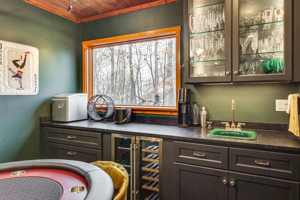 Grand Wintergreen Resort Home w/ Hot Tub!