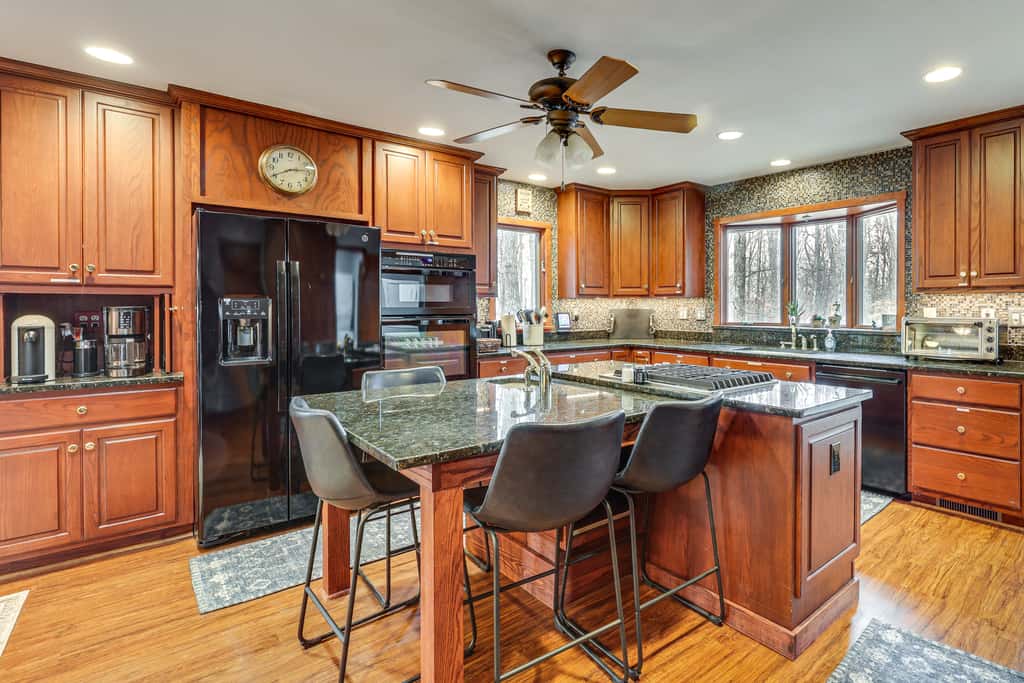 Grand Wintergreen Resort Home w/ Hot Tub!