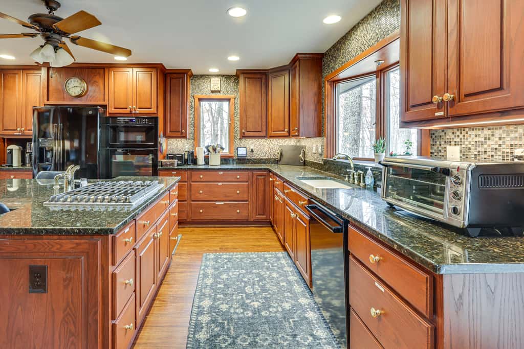 Grand Wintergreen Resort Home w/ Hot Tub!