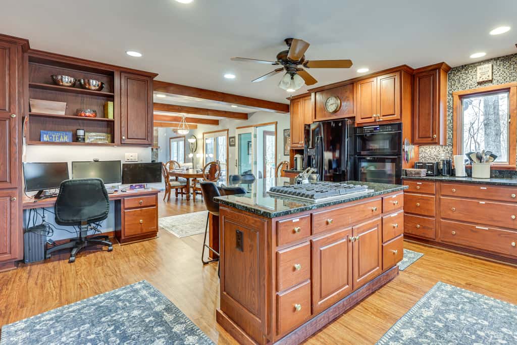 Grand Wintergreen Resort Home w/ Hot Tub!