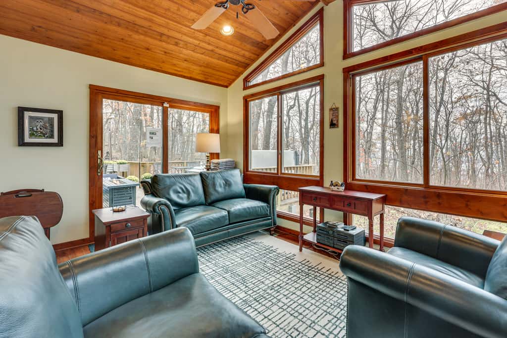 Grand Wintergreen Resort Home w/ Hot Tub!