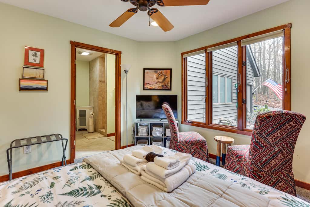 Grand Wintergreen Resort Home w/ Hot Tub!