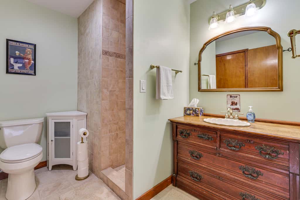 Grand Wintergreen Resort Home w/ Hot Tub!
