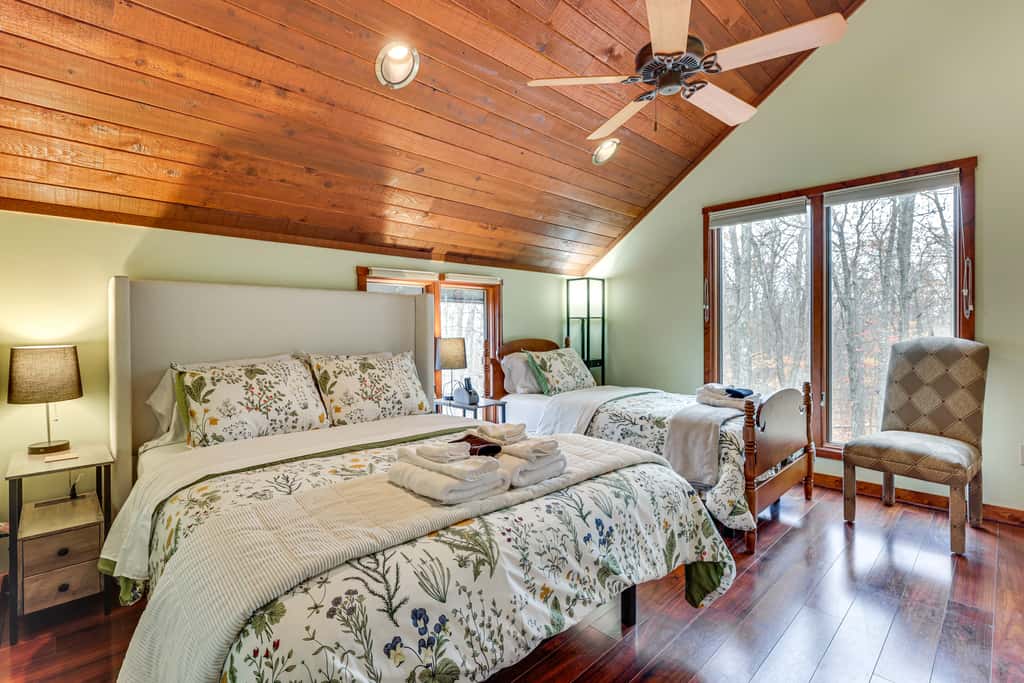 Grand Wintergreen Resort Home w/ Hot Tub!