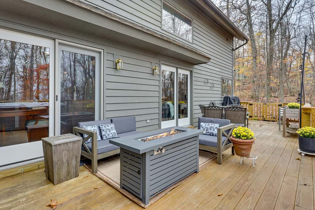 Grand Wintergreen Resort Home w/ Hot Tub!