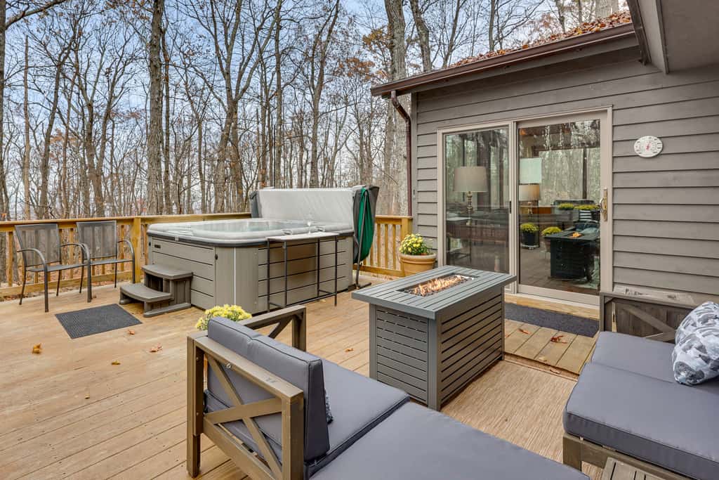 Grand Wintergreen Resort Home w/ Hot Tub!