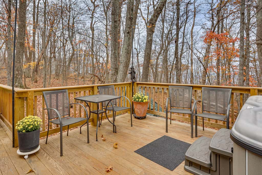 Grand Wintergreen Resort Home w/ Hot Tub!