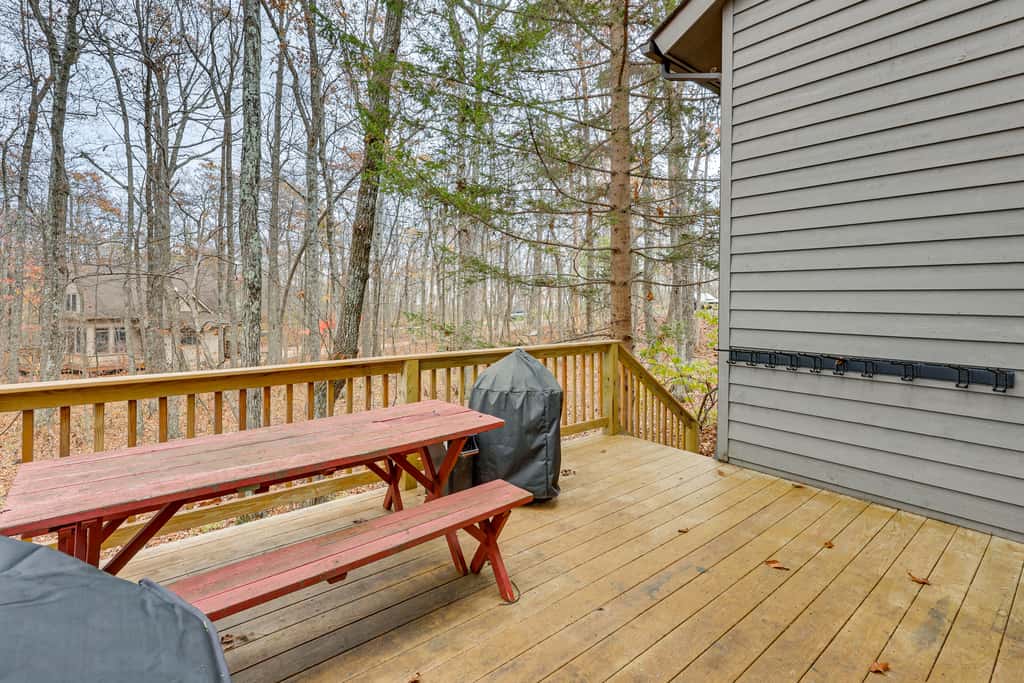 Grand Wintergreen Resort Home w/ Hot Tub!