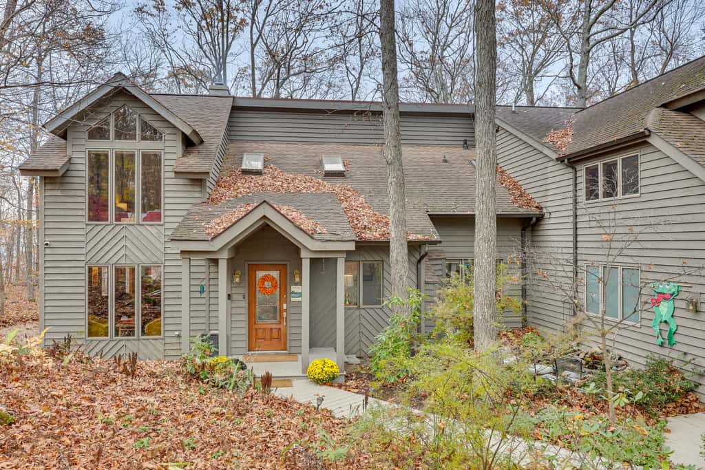 Grand Wintergreen Resort Home w/ Hot Tub!