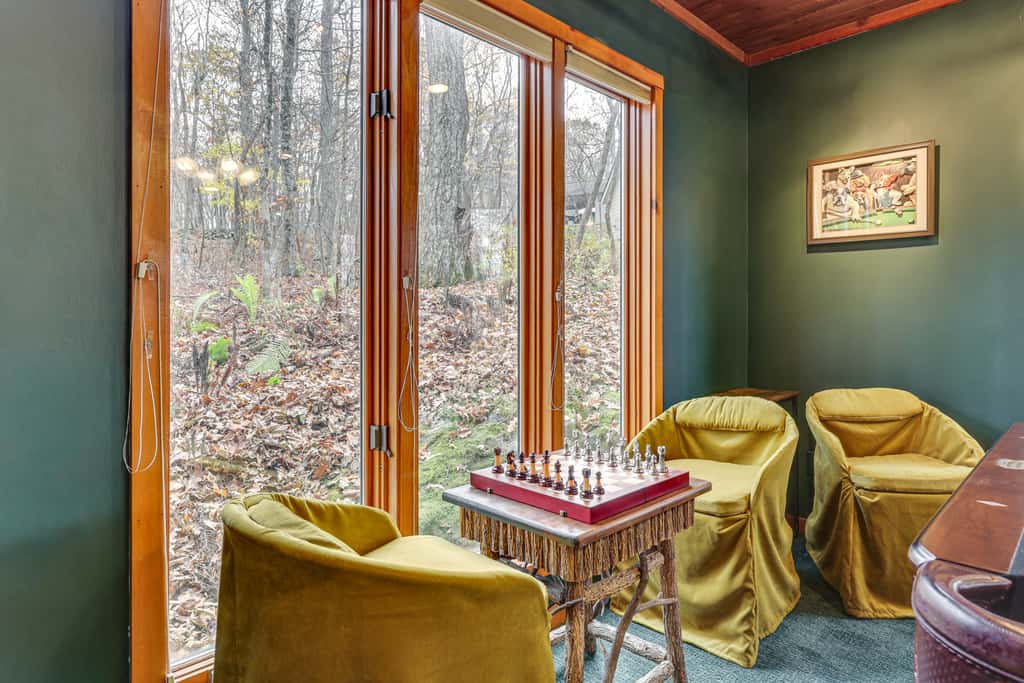 Grand Wintergreen Resort Home w/ Hot Tub!