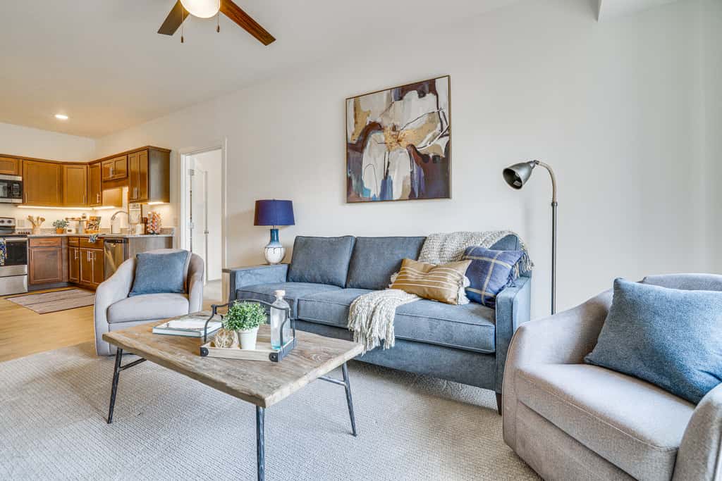 4 Mi to National Sports Center: Apt in Blaine