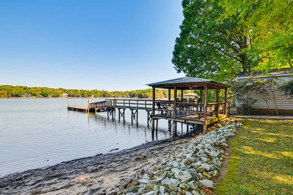 Boat & Fish: Waterfront Gem in Sherrills Ford!