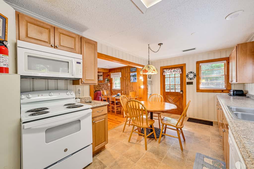 Private Dock & Beach! Lake Norman Cottage Hideaway
