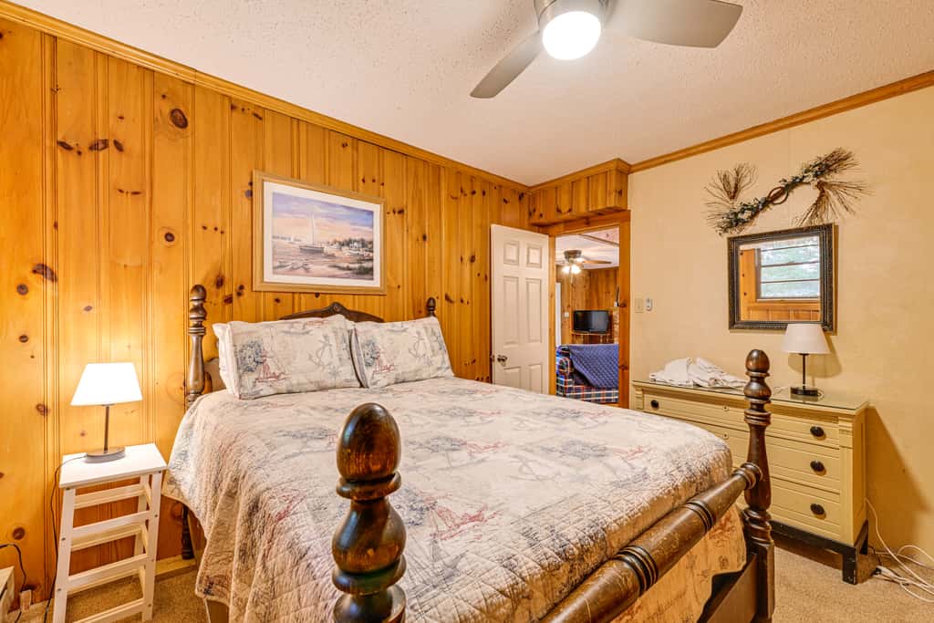 Private Dock & Beach! Lake Norman Cottage Hideaway