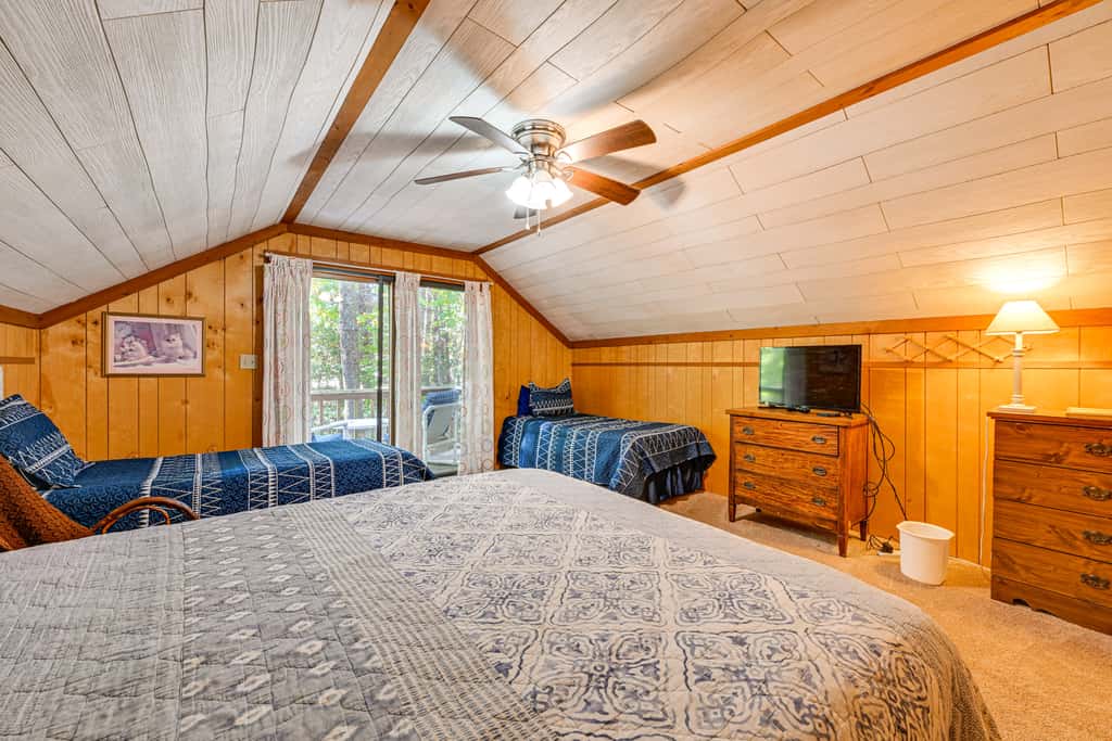 Private Dock & Beach! Lake Norman Cottage Hideaway