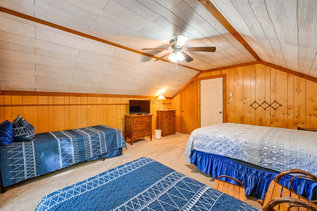 Private Dock & Beach! Lake Norman Cottage Hideaway