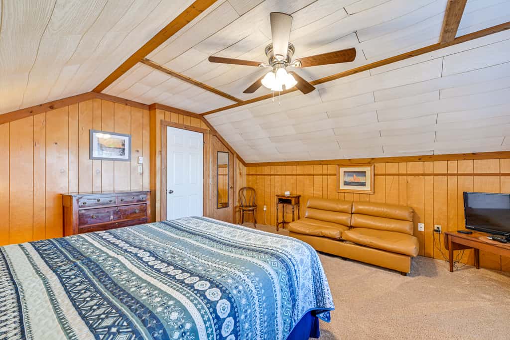 Private Dock & Beach! Lake Norman Cottage Hideaway