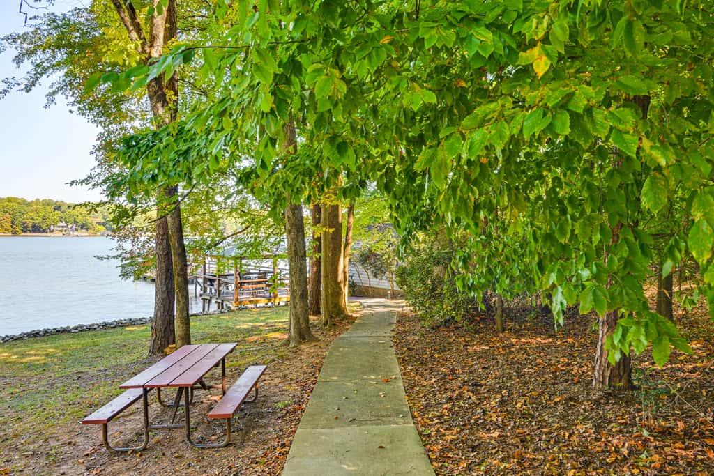 Private Dock & Beach! Lake Norman Cottage Hideaway