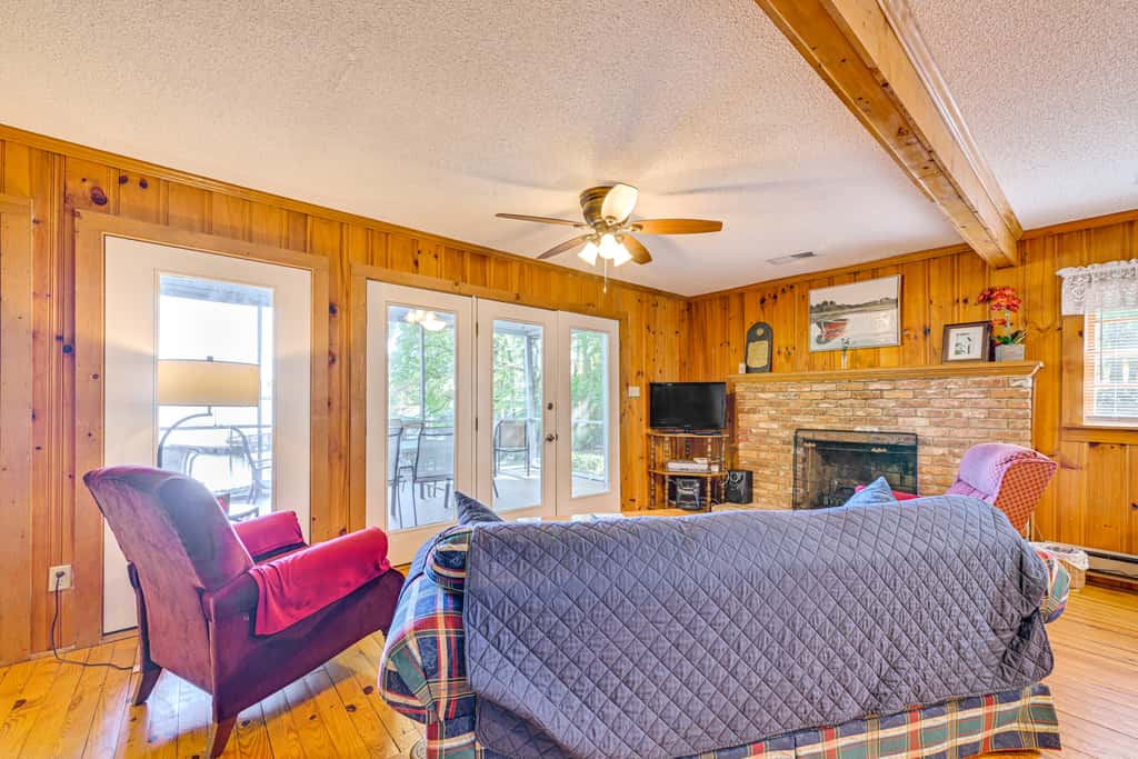 Private Dock & Beach! Lake Norman Cottage Hideaway