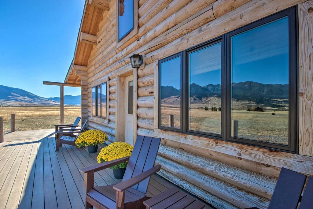 Stunning Mountain Views: Livingston Cabin w/ Deck!