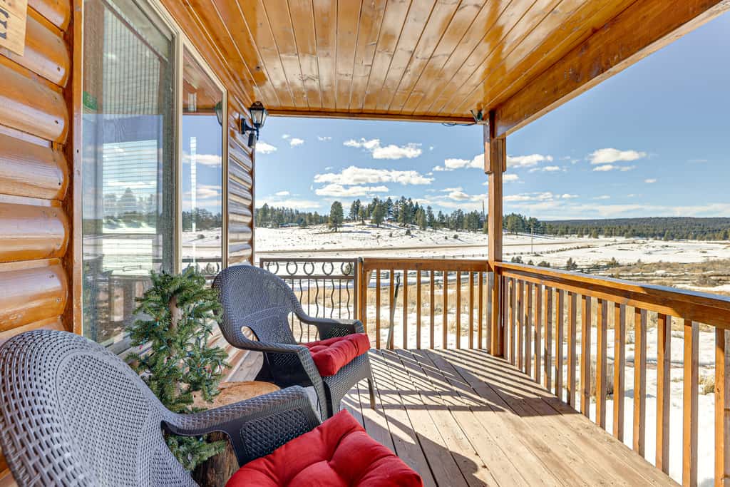 Cozy Duck Creek Village Cabin w/ Hot Tub & Views!