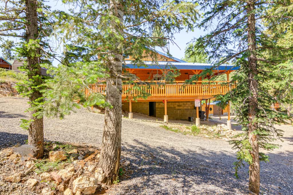 Fire Pit + Sauna: Inviting Utah Cabin