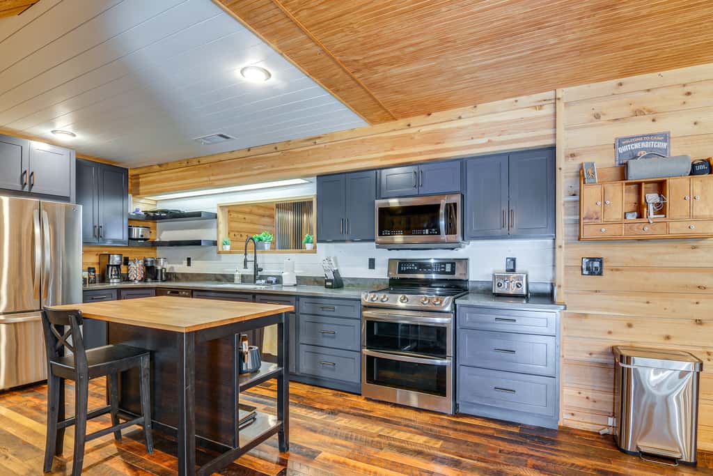 Fire Pit + Sauna: Inviting Utah Cabin