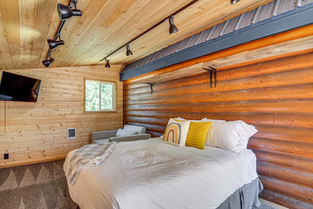 Fire Pit + Sauna: Inviting Utah Cabin