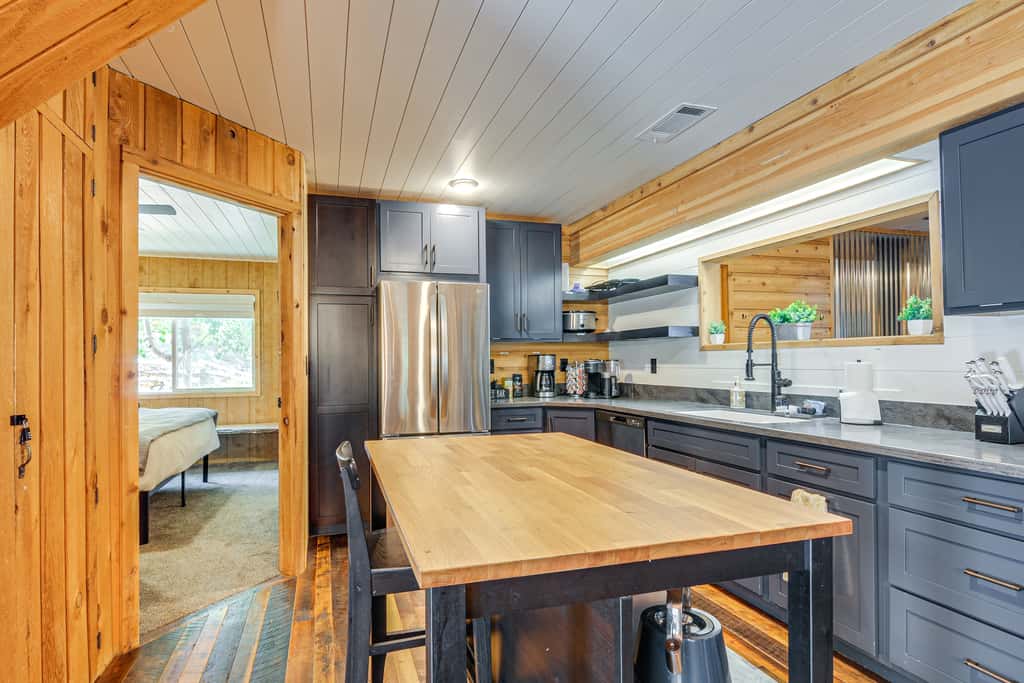 Fire Pit + Sauna: Inviting Utah Cabin