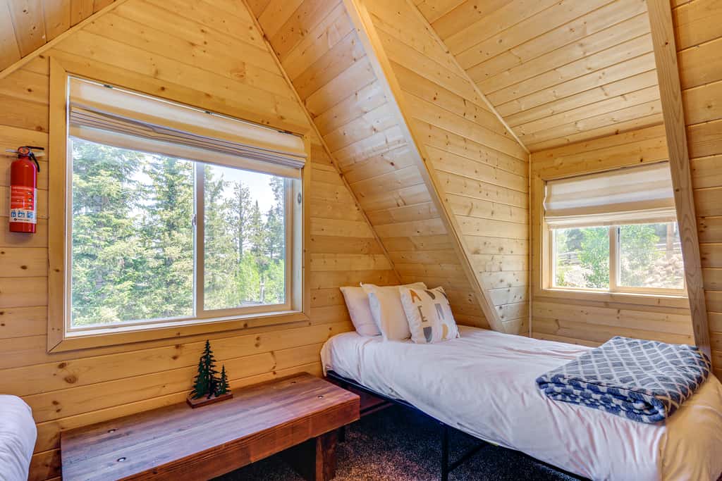 Fire Pit + Sauna: Inviting Utah Cabin