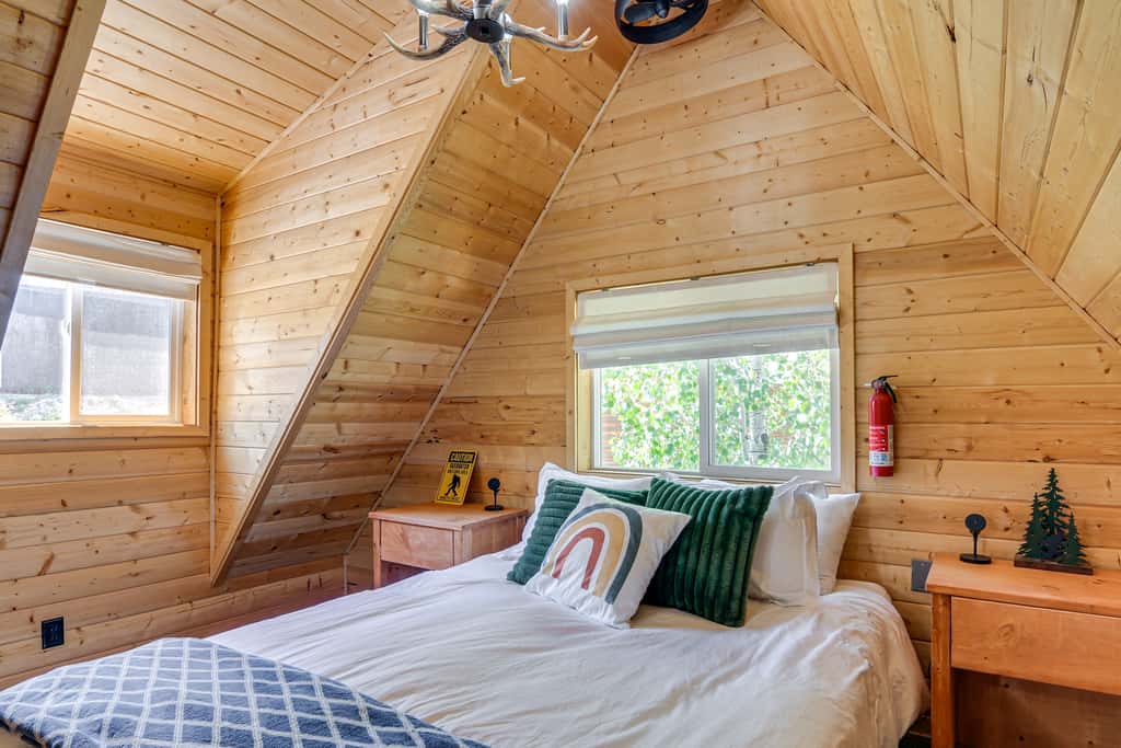 Fire Pit + Sauna: Inviting Utah Cabin