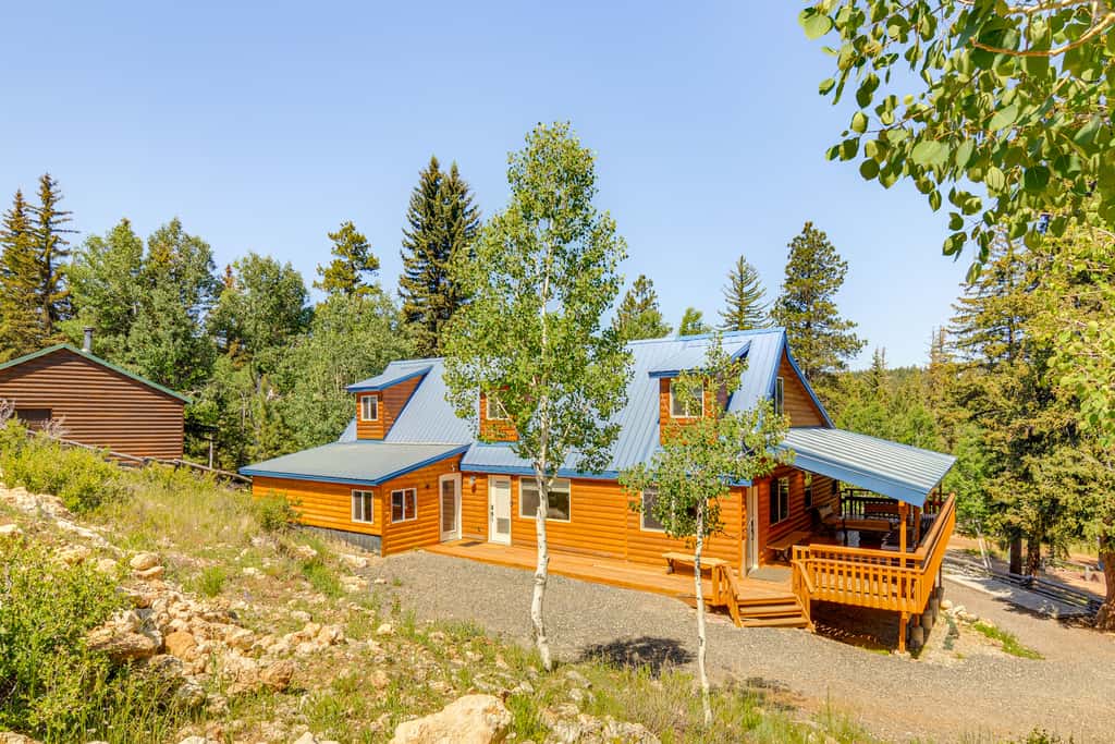 Fire Pit + Sauna: Inviting Utah Cabin