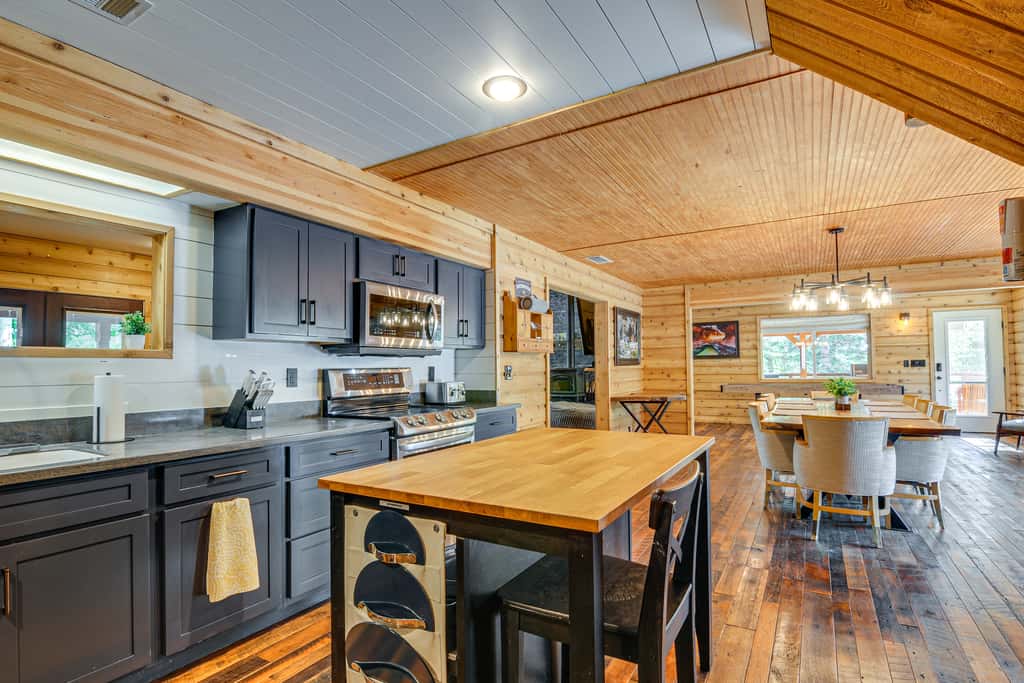 Fire Pit + Sauna: Inviting Utah Cabin